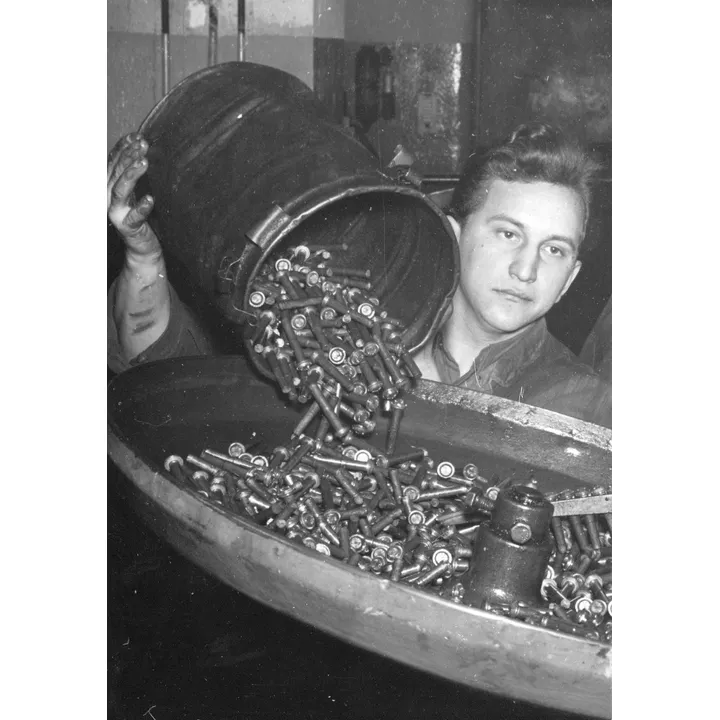 KAMAX Holding GmbH & Co. KG Manufacturer of highstrength fasteners...