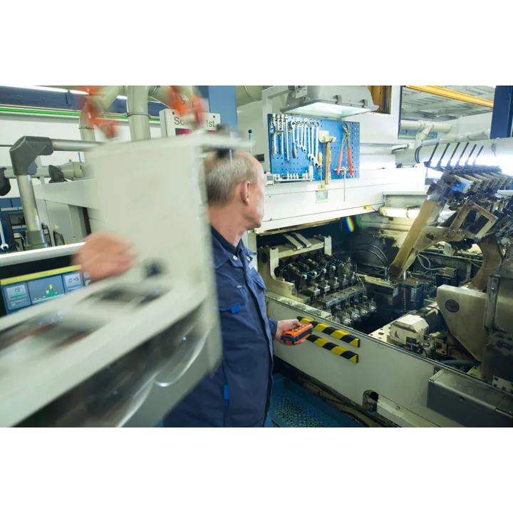 KAMAX Holding GmbH & Co. KG Manufacturer of highstrength fasteners...